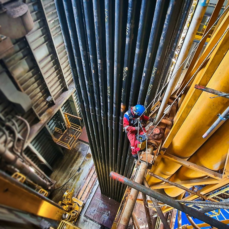 rrias-technician-repairing-at-height